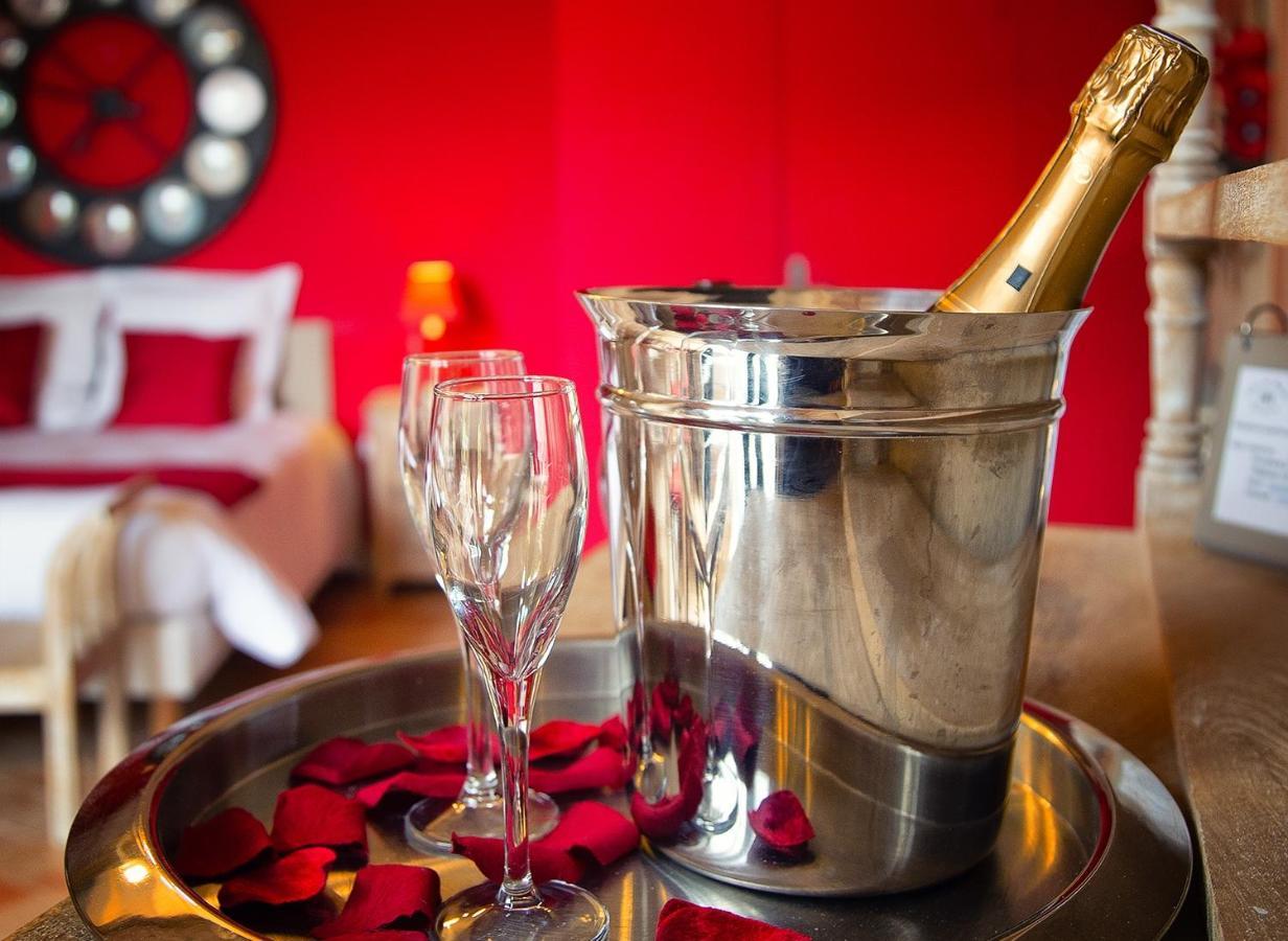 Hotel & Spa Chai De La Paleine Le Puy-Notre-Dame Dış mekan fotoğraf