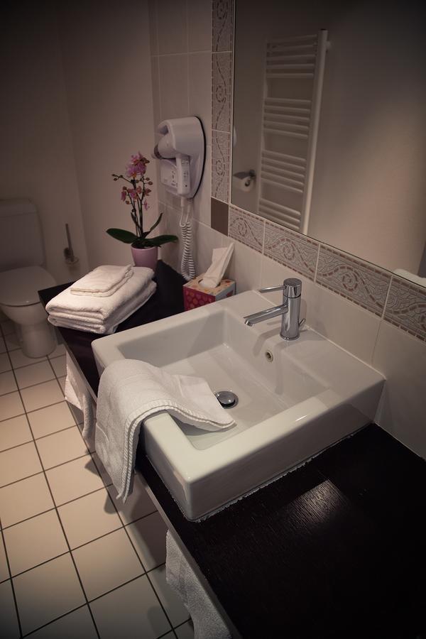 Hotel & Spa Chai De La Paleine Le Puy-Notre-Dame Dış mekan fotoğraf