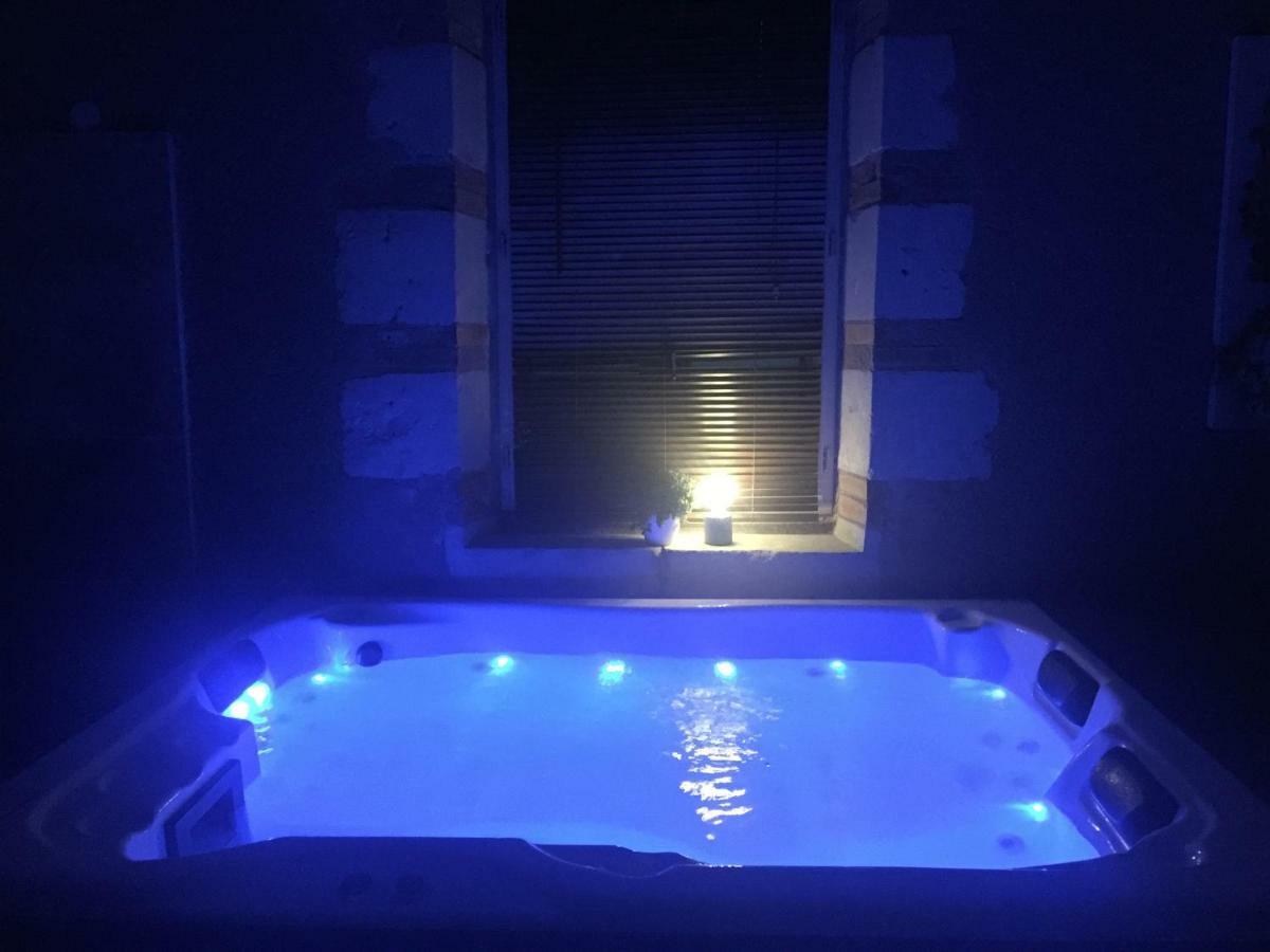 Hotel & Spa Chai De La Paleine Le Puy-Notre-Dame Dış mekan fotoğraf