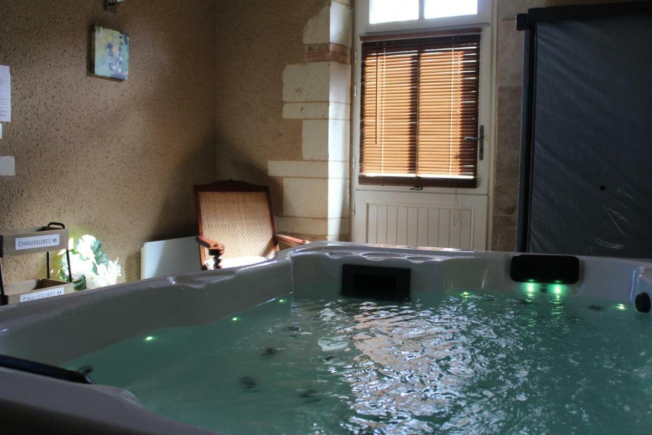 Hotel & Spa Chai De La Paleine Le Puy-Notre-Dame Dış mekan fotoğraf